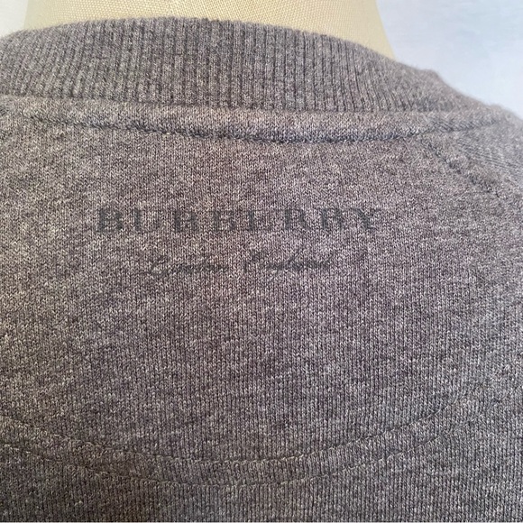 Burberry women’s XL grey crewneck sweatshirt. - Picture 4 of 6